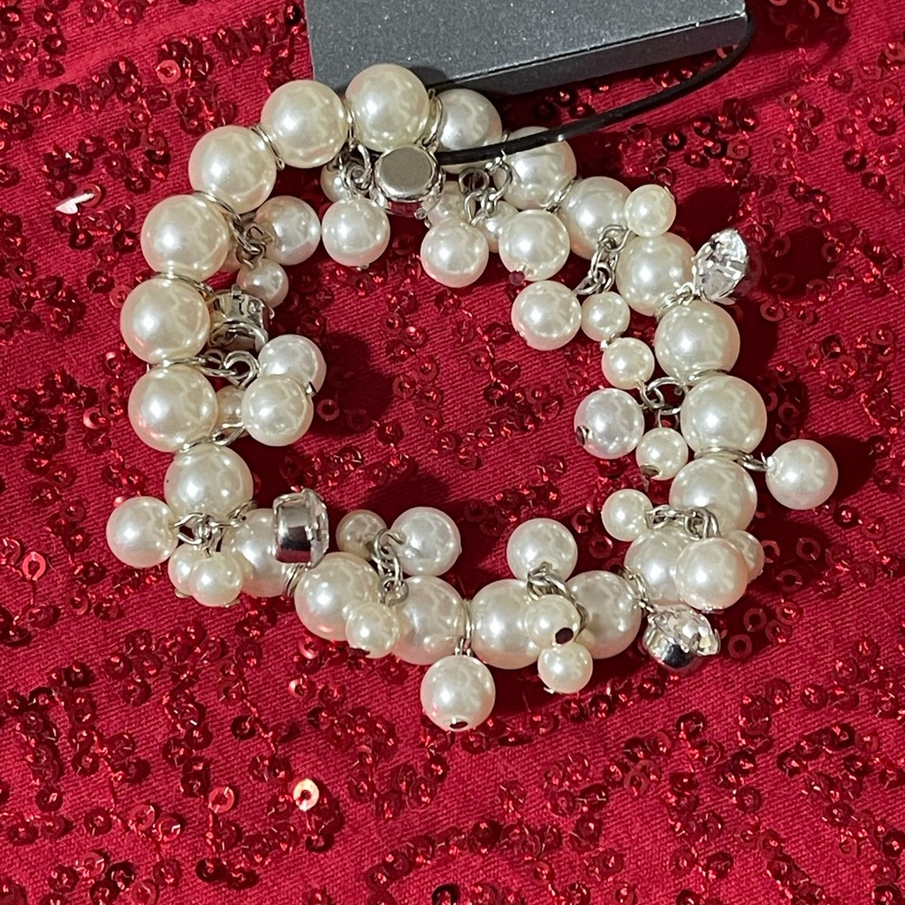NWT Faux pearls/rhinestones silver bracelet BOX5